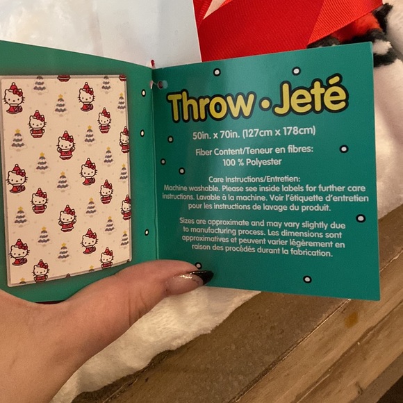 ⭐️LAST ONE⭐️ NWT Hello Kitty Christmas Throw Blanket - Picture 4 of 4